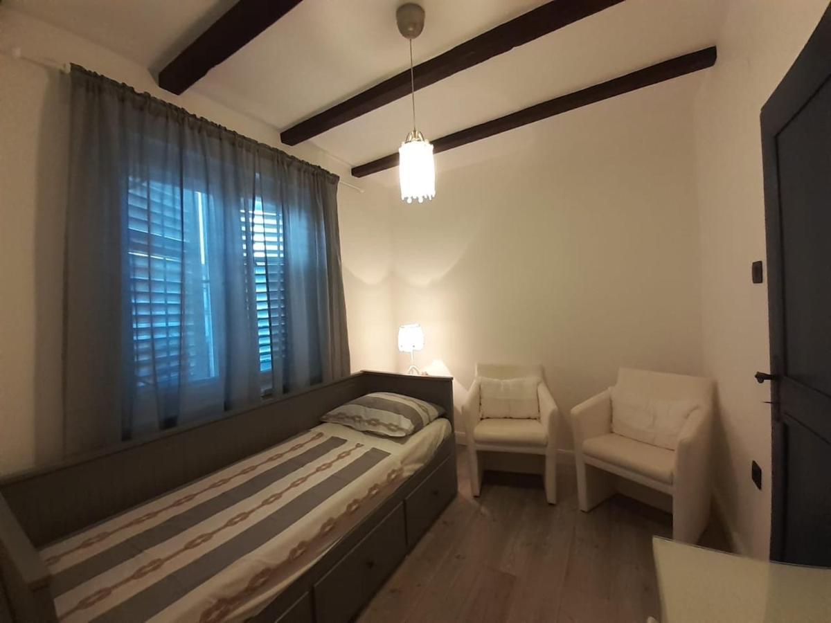 Apartments Dile Sukosan Bagian luar foto