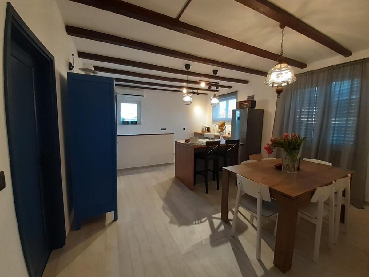 Apartments Dile Sukosan Bagian luar foto